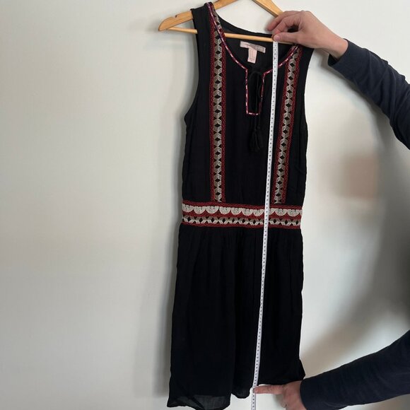Forever 21. Light Dress. Black with Red and White Embroidered Details. Size M. - Picture 11 of 11